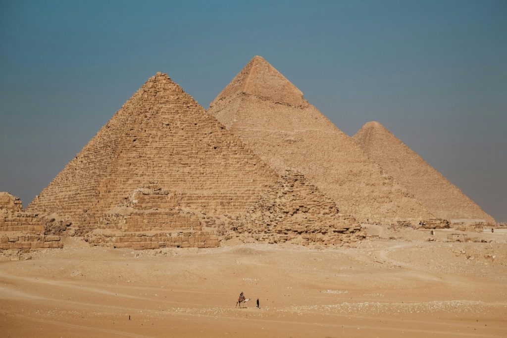 Famous Landmarks - Pyramids of Giza